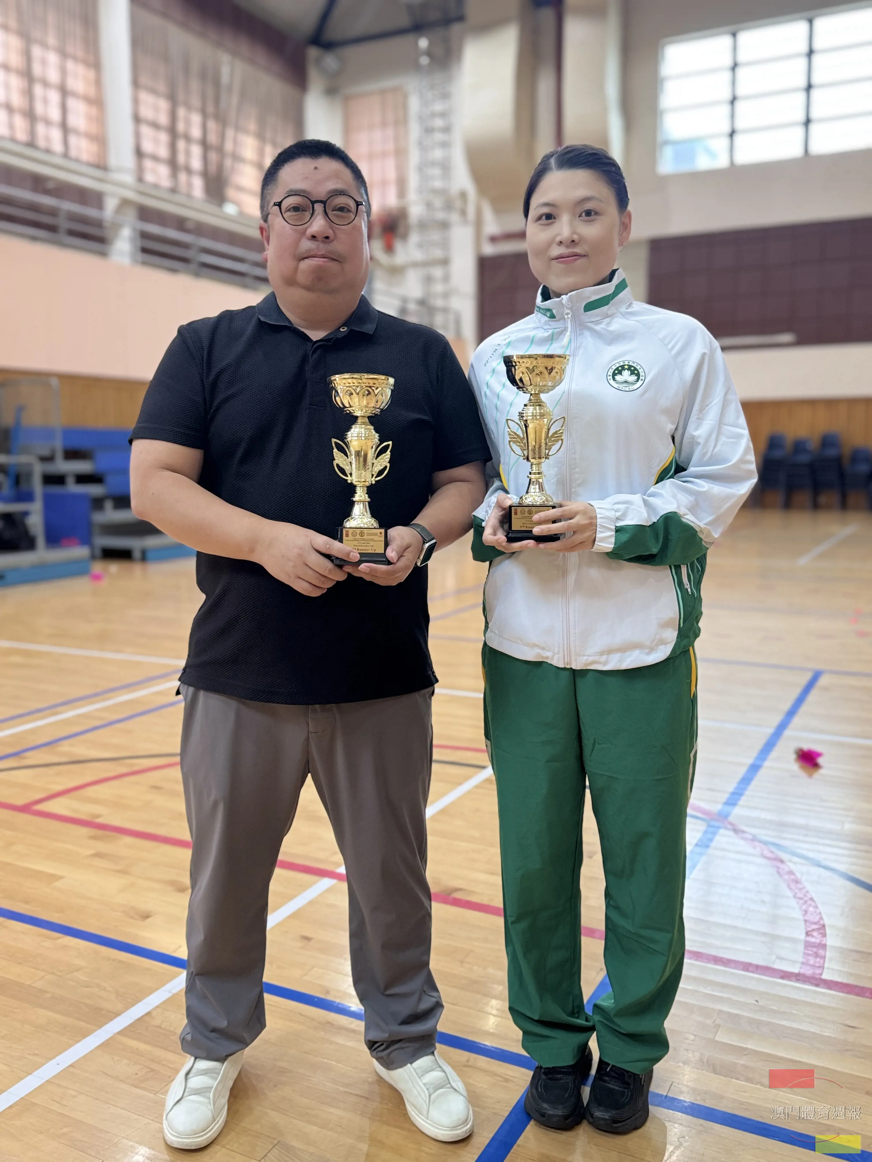 2 林錦雄(左)及林嘉雯與隊員合力為澳門共奪得三冠、五亞及四季的好成績。.jpg
